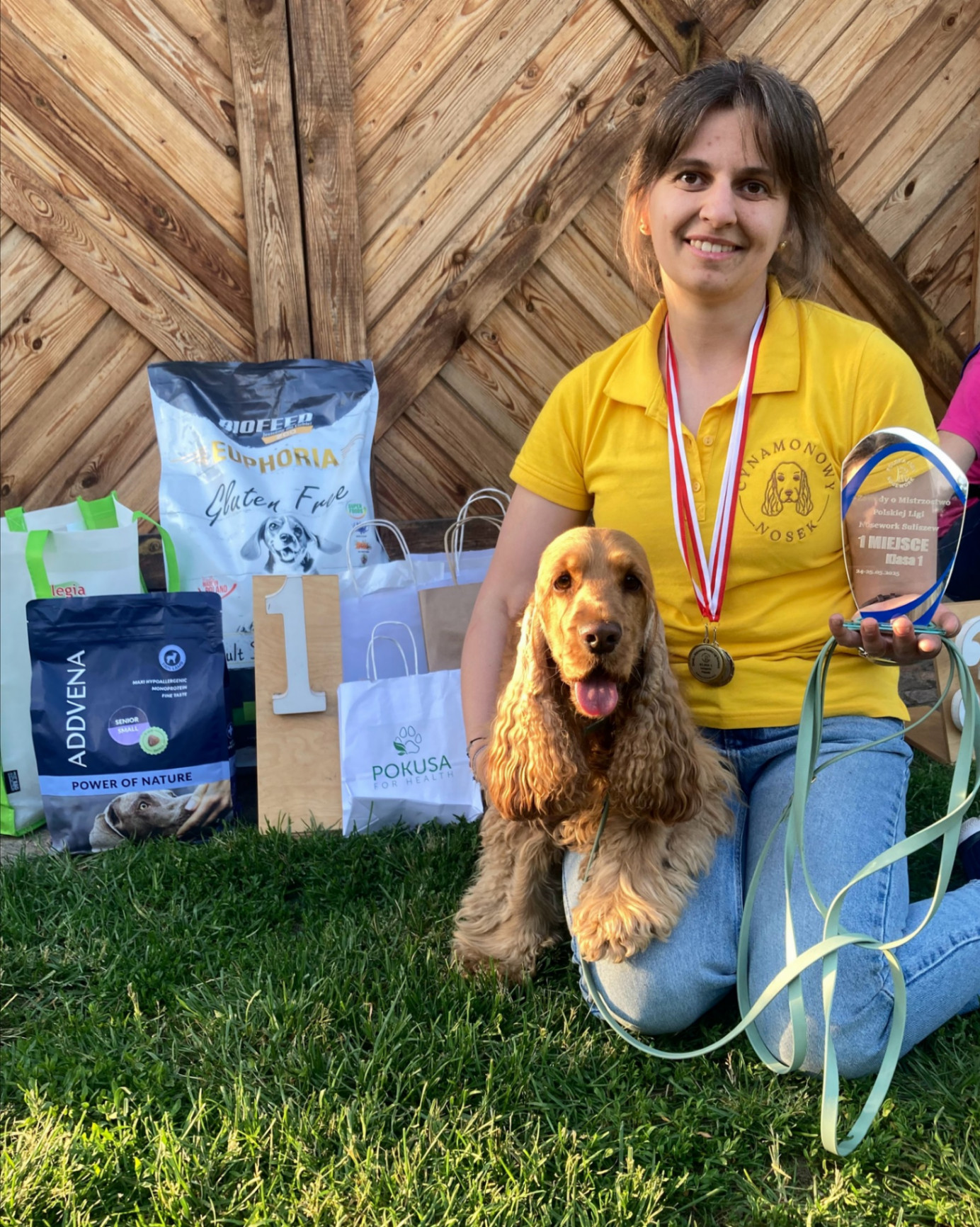 Dorota Munik z psem podczas treningu nosework